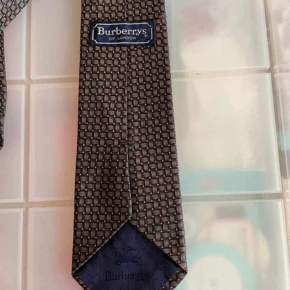 Burberry's 100% Silk Vintage Men's Tie